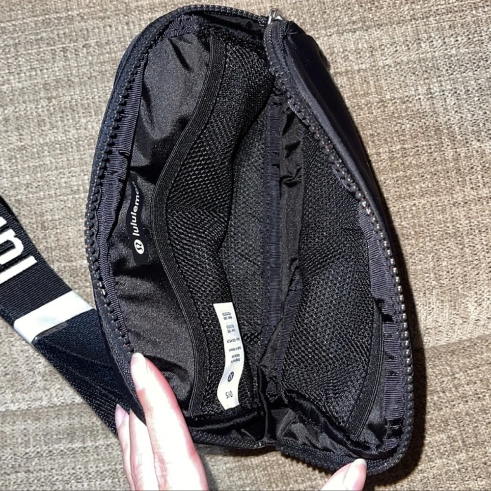 NWT Lululemon Everywhere Belt Bag *Wordmark - Picture 10 of 10